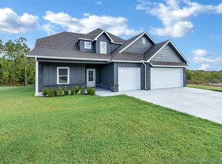 18983 Round Mountain Rd, Catoosa, OK 74015