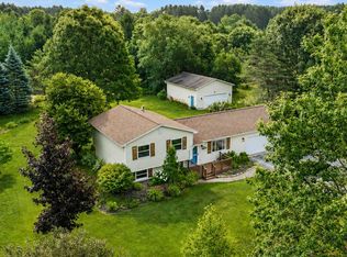 2667 Pine Breeze Dr, Interlochen, MI 49643