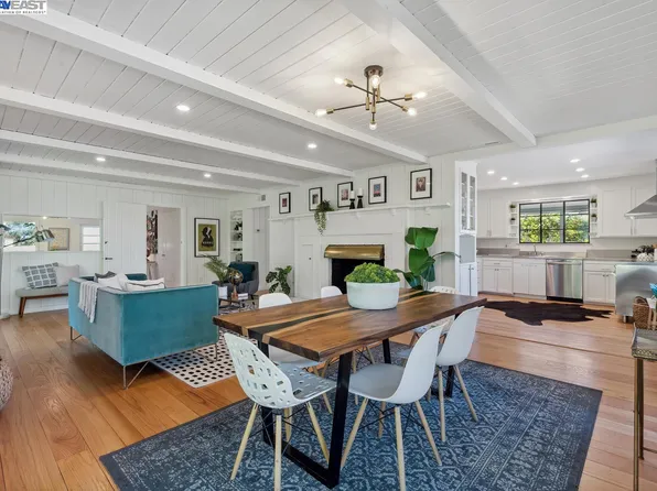 7001 Thornhill Dr, Oakland, CA 94611