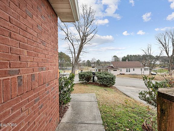 5th image of 209 Covington Ln