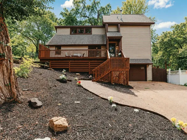 135 W Lake Dr, Edwardsville, IL 62025