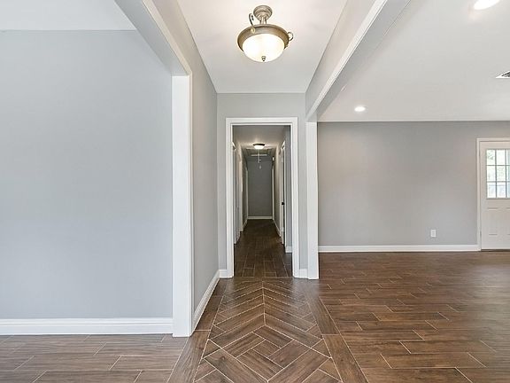 3rd image of 1719 Longhorn Dr