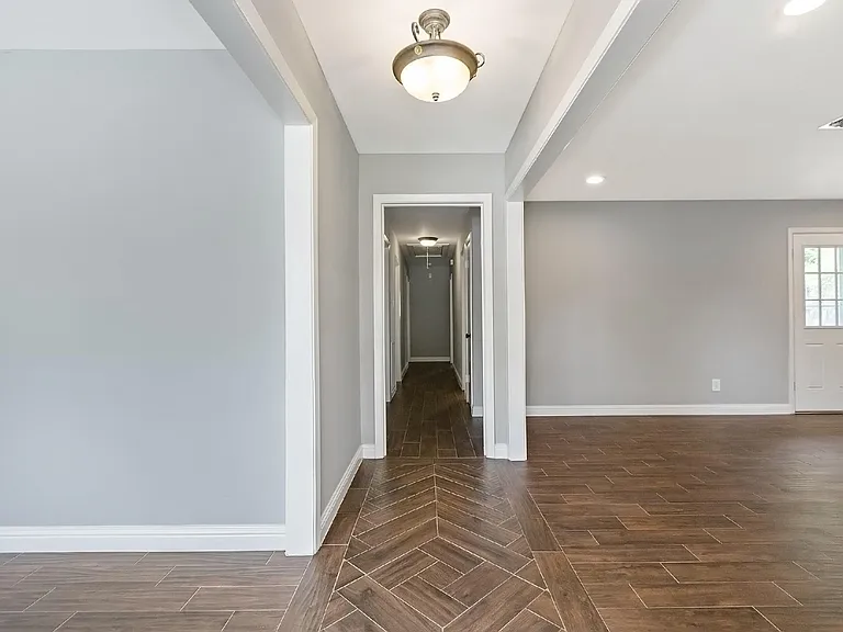 1719 Longhorn Dr — Photo 3