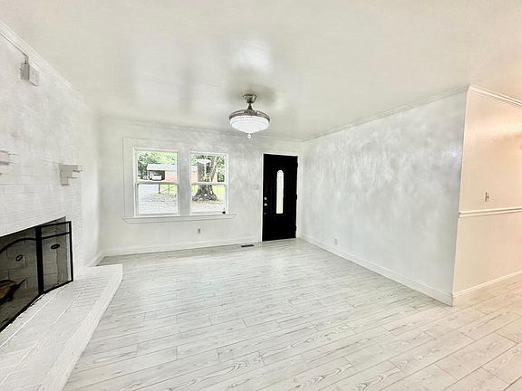 2nd image of 2401 Woodleaf Dr