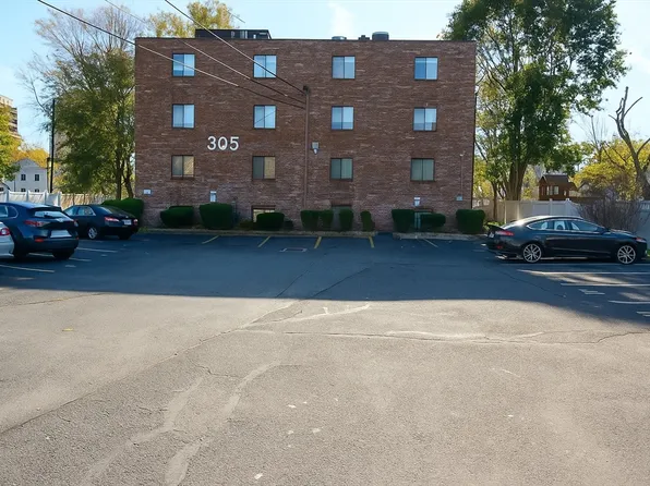 305 Riverside Ave APT 41, Medford, MA 02155