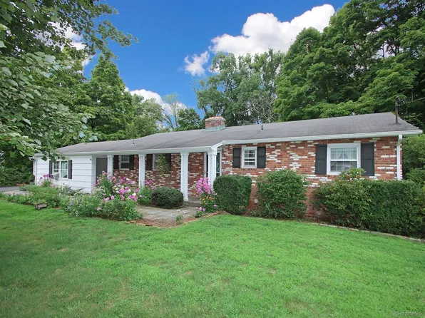 8 Winslow Road, Newtown, CT 06470