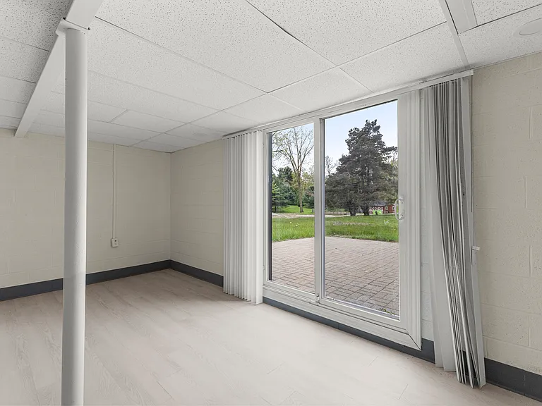 20325 Westview Dr — Photo 27