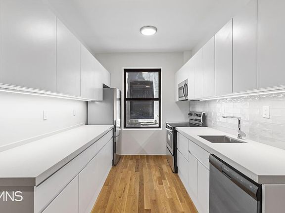 5th image of 353 Midwood St APT 1R