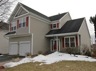 27 Saxton Dr, Hackettstown, NJ 07840