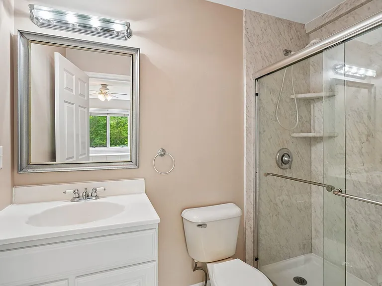 1819 Brookview Dr — Photo 45
