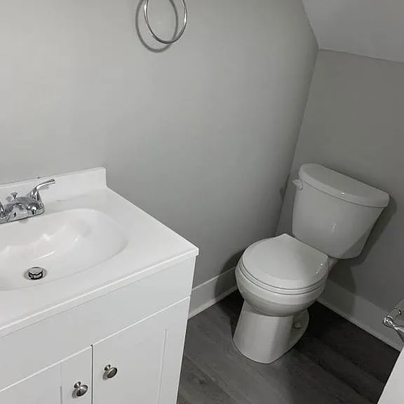 111 W Pearl St — Photo 9