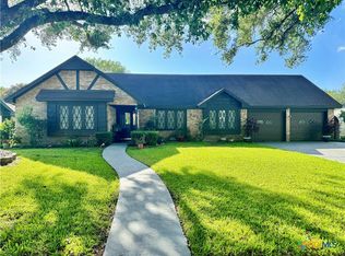 301 Tanglewood Dr, Victoria, TX 77901