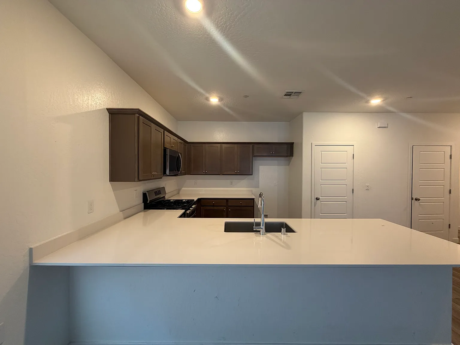 3 bed, 1564 sqft, $2,600 — Photo 2