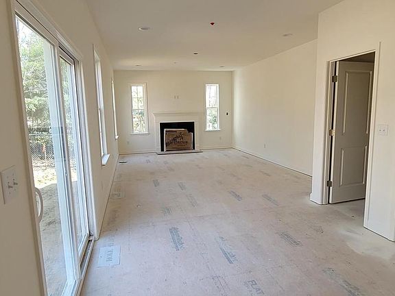 5th image of 2850 Southaven Dr