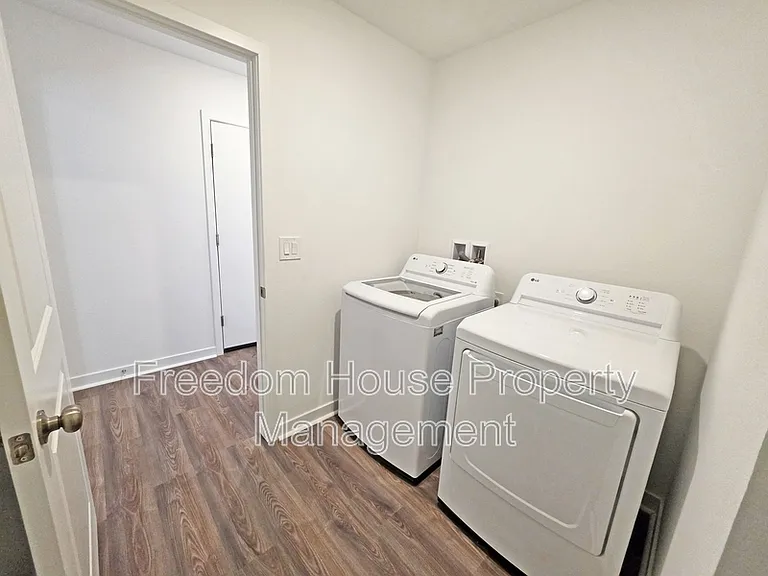663 E Huyana Wind Dr — Photo 22