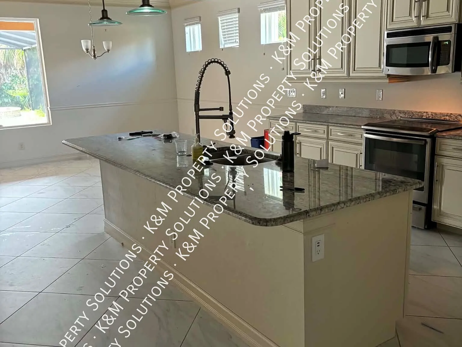 Beautiful Home in Moody River Estates — Photo 2