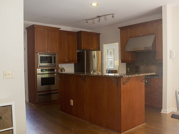 4th image of 1093 Longwood Trce