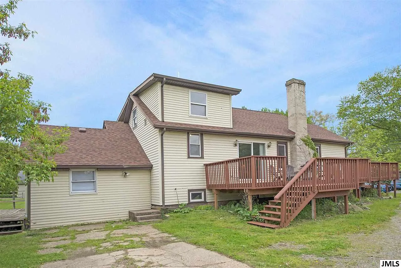 1807 W Franklin St photo 1