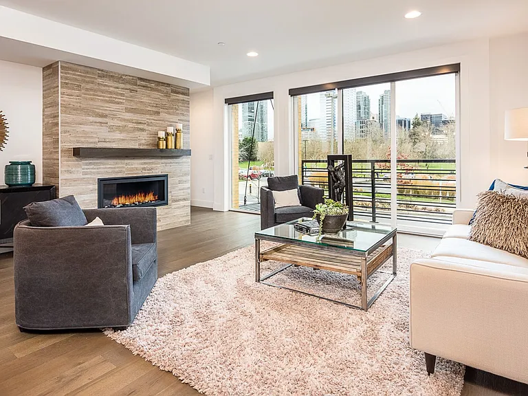Park Central Townhomes - 4 Stories, 3 bedrooms, 31/2 bathrooms, 2 car garage and a rooftop deck w... — Photo 17