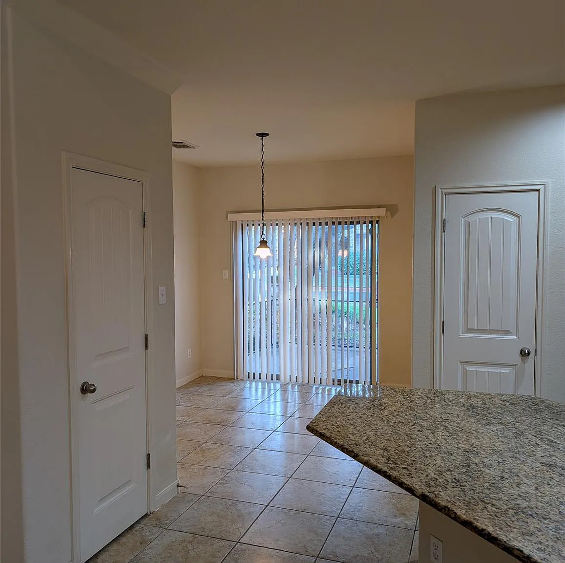 3 bed, 2.5 bath, 1750 sqft, $2,100 — Photo 3