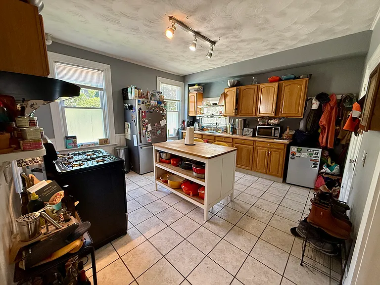 203 Howell St #1F — Photo 6