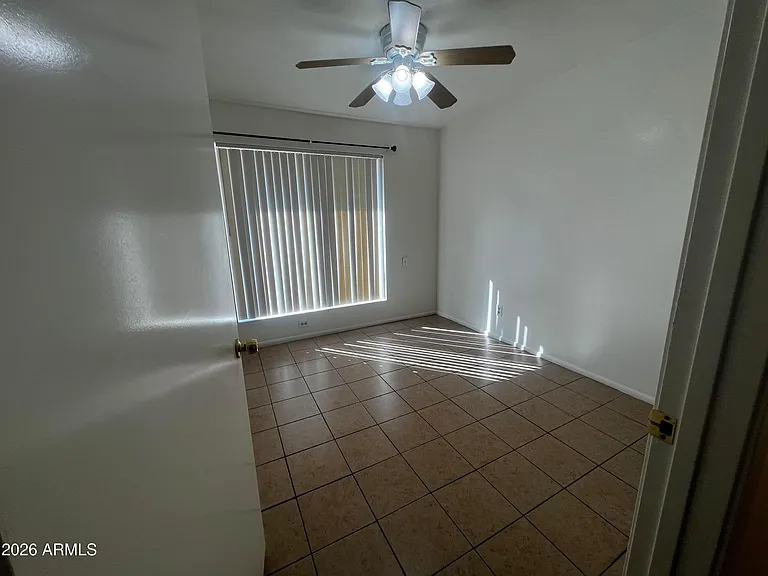 1550 W Knowles Ave — Photo 5