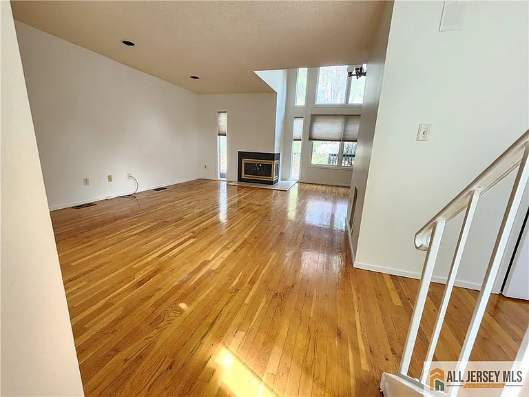 254 Sayre Dr — Photo 7