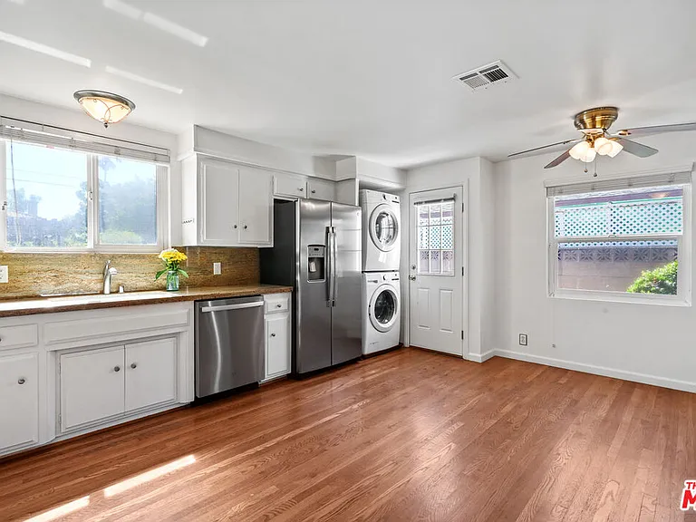 4940 Placidia Ave — Photo 19