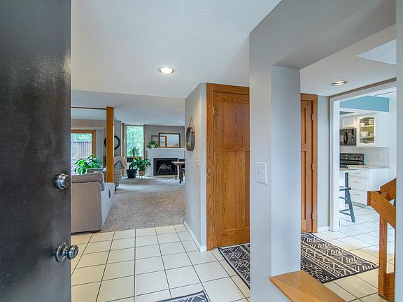 5th image of 4765 Crazy Horse Ln
