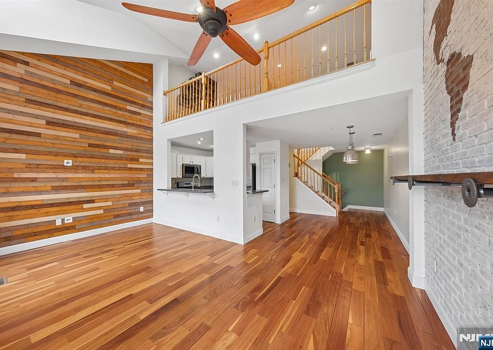 1st image of 135 Riverwalk Way