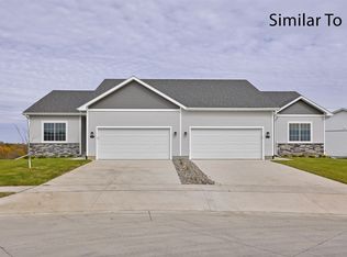 16735 Walnut Meadows Cir, Urbandale, IA 50323