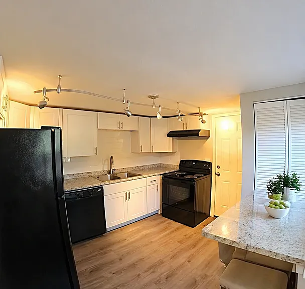 617 Manitou Ave — Photo 4
