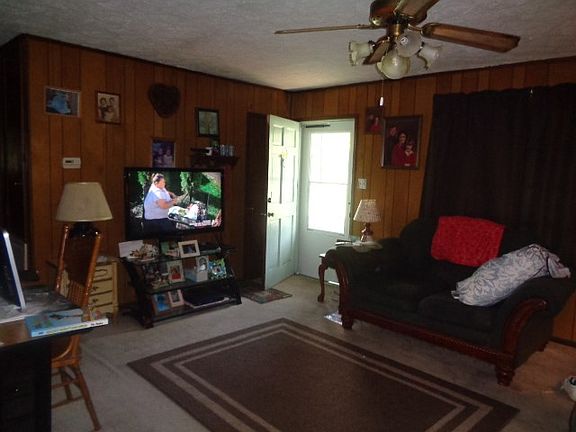 2nd image of 405 Horne St
