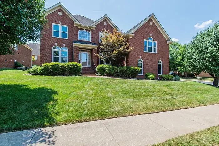 101 Tiffany Ct — Photo 2