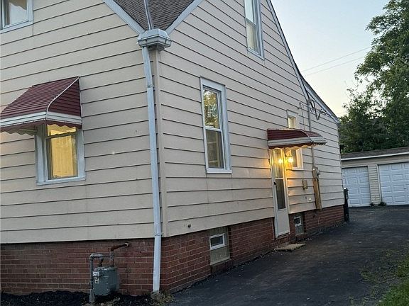 3rd image of 13120 Saint James Ave