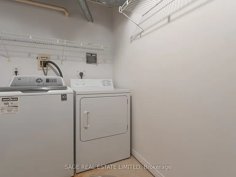 25 George St S #302 — Photo 31