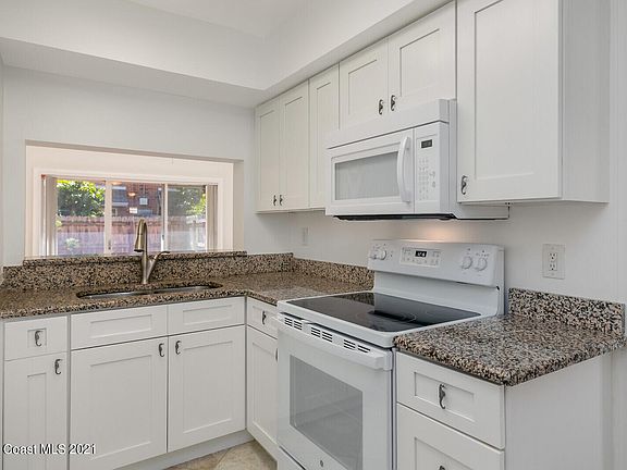 3rd image of 915 N Colonial Ct #27