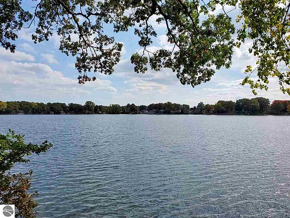 4th image of 881 N Rock Lake Dr