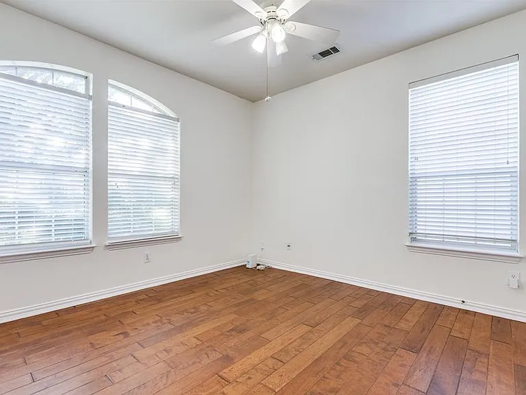 8924 High Meadows Dr — Photo 25