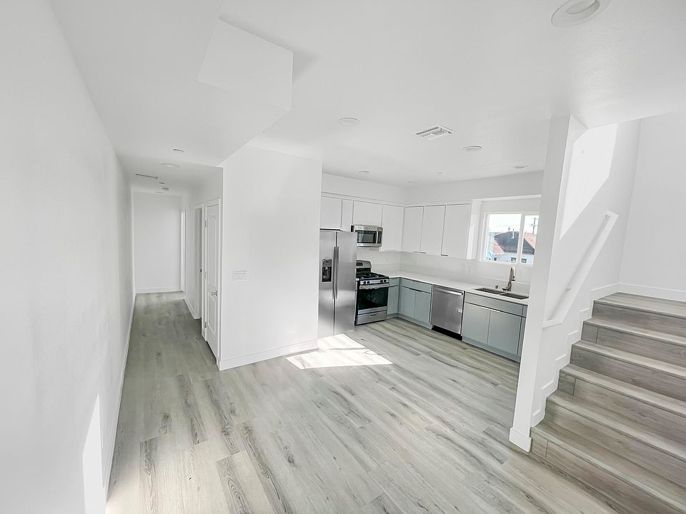1st image of 607 W 41st Pl #A