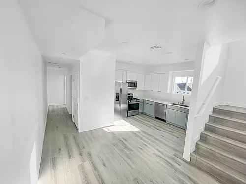 607 W 41st Pl #A Photo 1