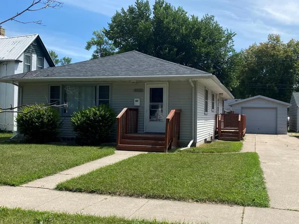 1614 N 4th St, Grand Forks, ND 58203