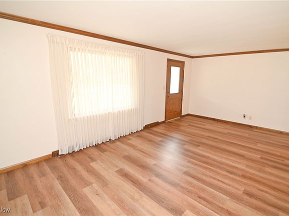 5th image of 1702 Lancaster Dr