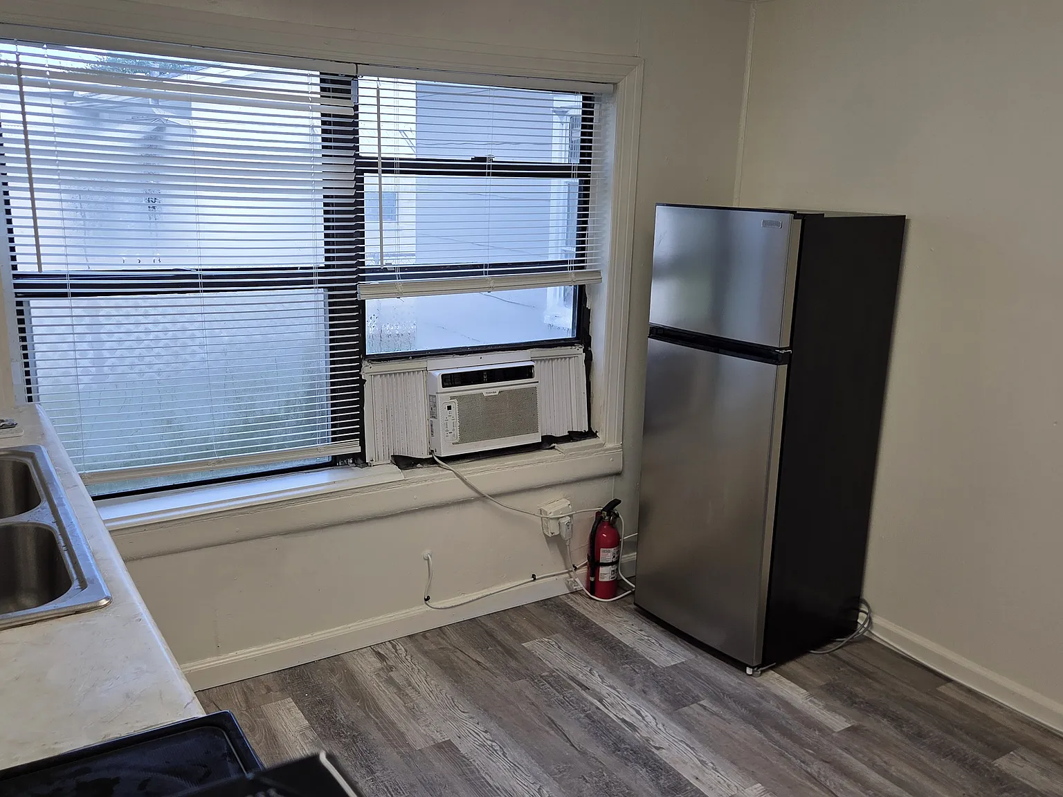 1 bed, 382 sqft, $990 — Photo 3