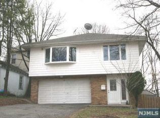 428 Lester St, Leonia, NJ 07605