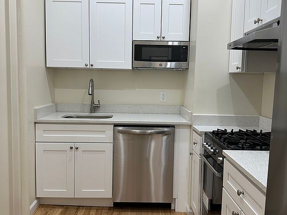2nd image of 323 E 10th St APT 1A
