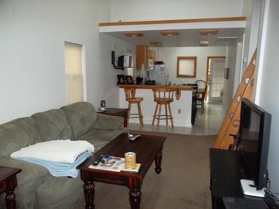 2nd image of 425 W Ocean View Ave