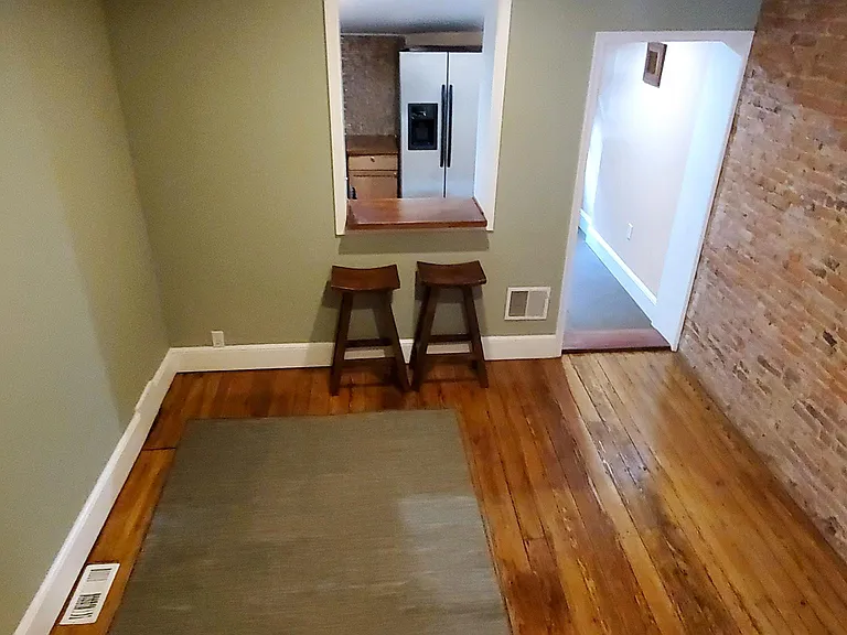 414 E Flora St — Photo 8