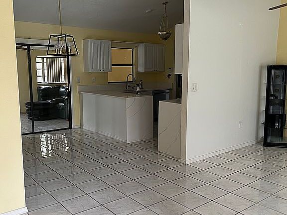 4th image of 745 Dromedary Dr