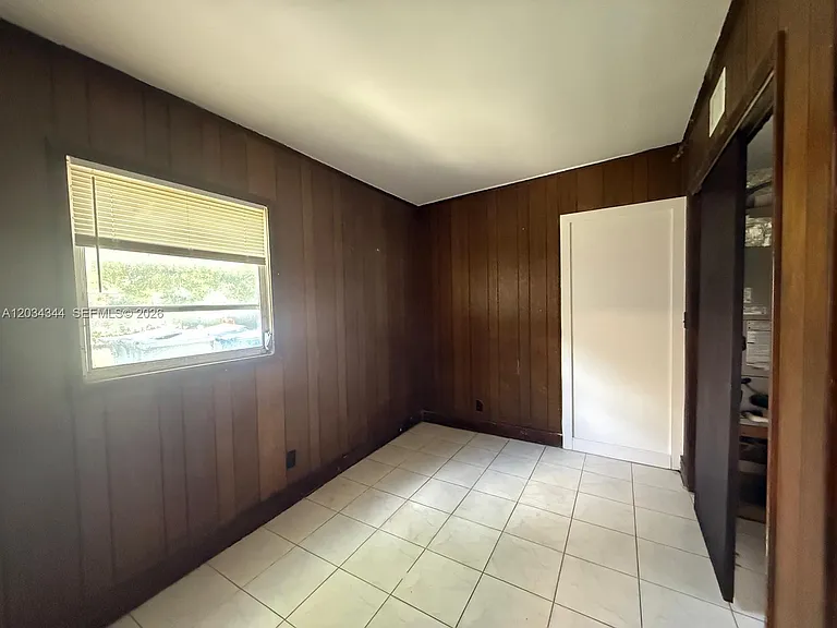 120 NE 7th St #2 — Photo 3